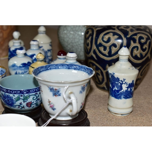 58 - A COLLECTION OF ASSORTED CHINESE AND JAPANESE PORCELAIN POTTERY, METALWARE AND HARDSTONE, the majori... 