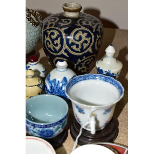 58 - A COLLECTION OF ASSORTED CHINESE AND JAPANESE PORCELAIN POTTERY, METALWARE AND HARDSTONE, the majori... 