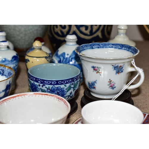 58 - A COLLECTION OF ASSORTED CHINESE AND JAPANESE PORCELAIN POTTERY, METALWARE AND HARDSTONE, the majori... 