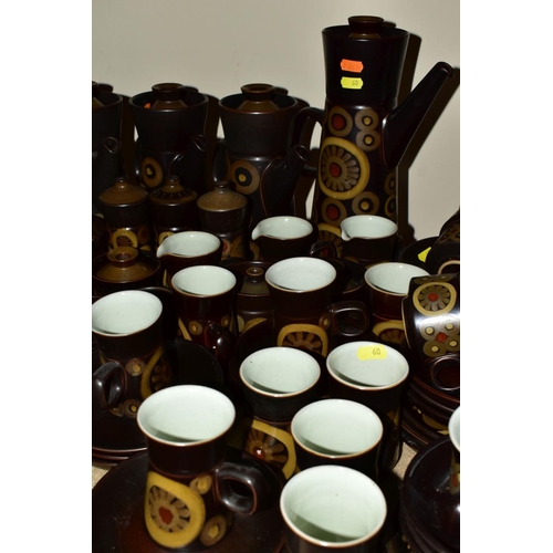 60 - A QUANTITY OF DENBY ARABESQUE PATTERN COFFEE AND TEAWARES AND A SMALL NUMBER OF OVEN TO TABLEWARES, ... 