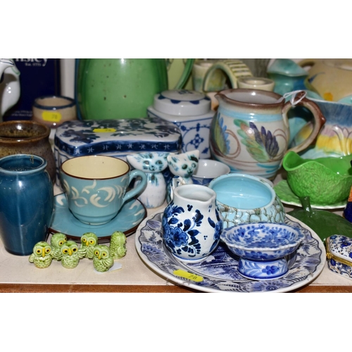 78 - A QUANTITY OF ASSORTED CERAMICS, etc, to include a Glyn Colledge jug, height 12cm, a New Chelsea 'Fl... 