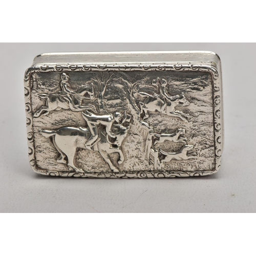 125 - A SILVER TABLE SNUFF BOX, embossed fox hunting scene to the lid, engine turned design to the sides a... 