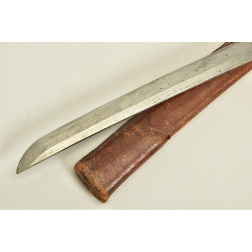 132 - A WWII ERA JAPANESE 'GUNTO' SHORT SWORD, together with brown leather scabbard, blade length is appro... 