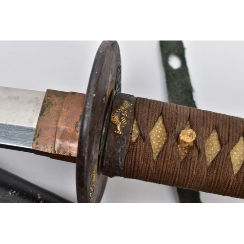 65 - A WW2 PERIOD IMPERIAL JAPANESE SAMURAI SWORD complete with wooden and black leather scabbard, the bl... 