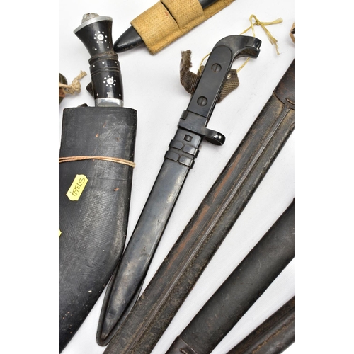 85 - SEVEN ASSORTED MILITARY BAYONETS, KNIVES, etc including a 1917 pattern US Remington Rifle Bayonet & ... 