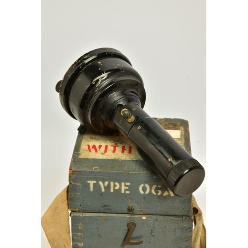 99 - A BOXED 1944 DATED TYPE 06A MILITARY HAND HELD ASTRO COMPASS, does not appear to be in working condi... 