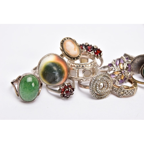 221 - A SELECTION OF THIRTEEN SILVER AND WHITE METAL RINGS, to include an operculum shell ring, a malachit... 