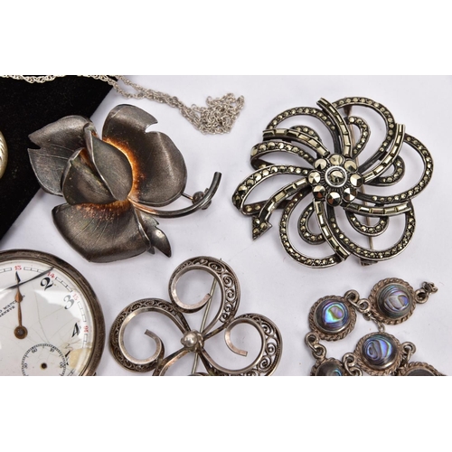 223 - A SELECTION OF SILVER AND WHITE METAL JEWELLERY, to include a Norwegian filigree scrolling design br... 