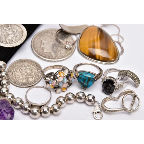 224 - A SELECTION OF SILVER AND WHITE METAL JEWELLERY, to include a triangular tiger's eye cabochon pendan... 