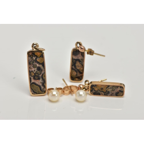 260 - A PAIR OF 9CT GOLD JASPER SET EARRINGS AND A MATCHING PENDANT, each earring designed with a rectangu... 