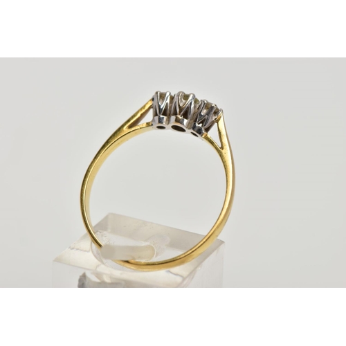 265 - AN 18CT GOLD THREE STONE DIAMOND RING, designed with a row of three graduated round brilliant cut di... 