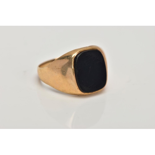 284 - A GENTS 9CT GOLD SIGNET RING, set with a rounded rectangular cut onyx, plain polished band, hallmark... 