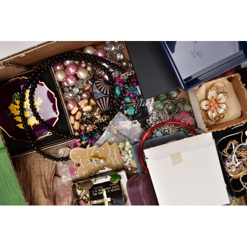 302 - A BOX OF MOSTLY COSTUME JEWELLERY, to include a yellow and white metal cluster ring set with green a... 