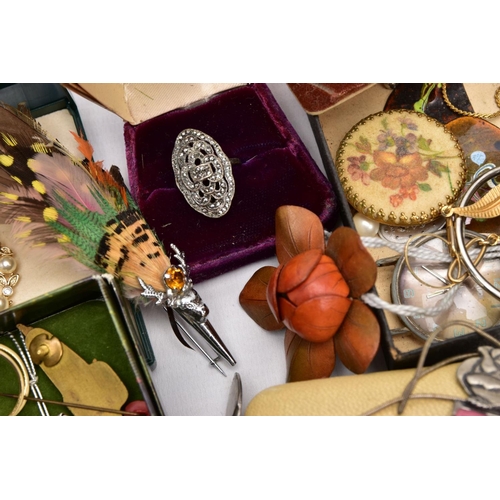 370 - A BOX OF MISCELLANEOUS ITEMS, to include a 9ct gold front and back heart locket, a white metal thist... 