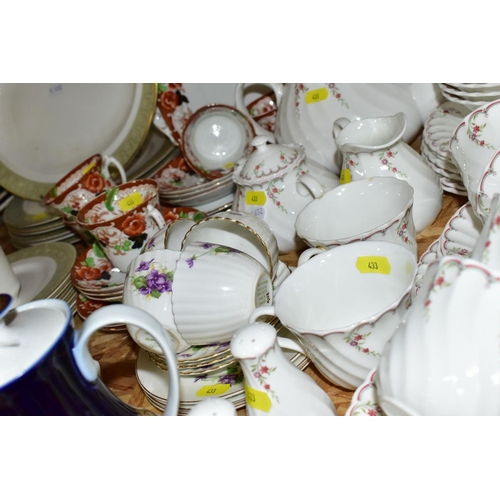 433 - NINETY SEVEN PIECES OF ASSORTED TEA/DINNERWARES, comprising twenty pieces of Wedgwood 'Sonnet', sauc... 