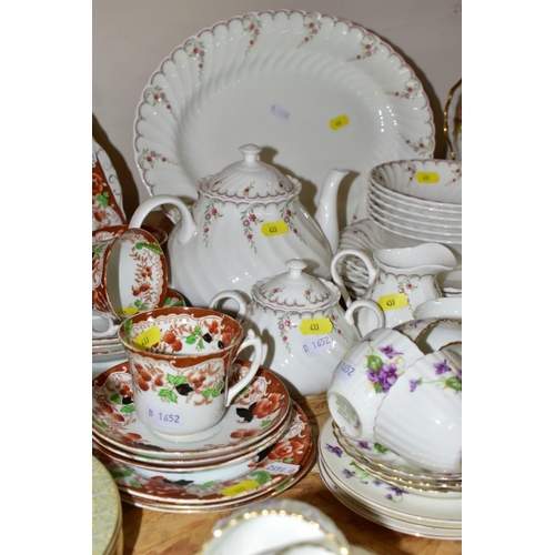 433 - NINETY SEVEN PIECES OF ASSORTED TEA/DINNERWARES, comprising twenty pieces of Wedgwood 'Sonnet', sauc... 