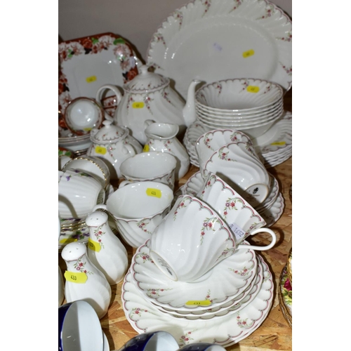 433 - NINETY SEVEN PIECES OF ASSORTED TEA/DINNERWARES, comprising twenty pieces of Wedgwood 'Sonnet', sauc... 