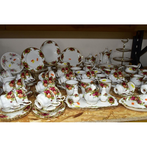 450 - ONE HUNDRED AND FORTY THREE PIECES OF ROYAL ALBERT OLD COUNTRY ROSES TEA/DINNERWARES, comprising tea... 