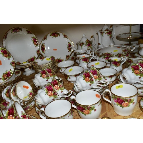 450 - ONE HUNDRED AND FORTY THREE PIECES OF ROYAL ALBERT OLD COUNTRY ROSES TEA/DINNERWARES, comprising tea... 