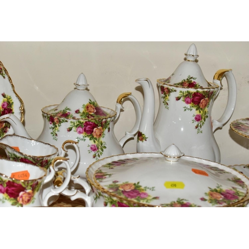 450 - ONE HUNDRED AND FORTY THREE PIECES OF ROYAL ALBERT OLD COUNTRY ROSES TEA/DINNERWARES, comprising tea... 