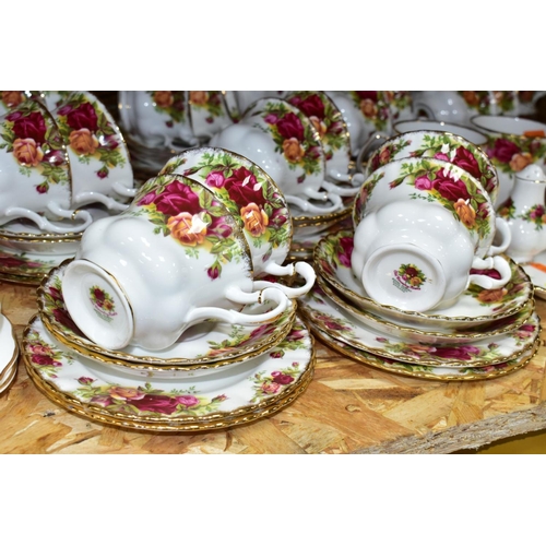 450 - ONE HUNDRED AND FORTY THREE PIECES OF ROYAL ALBERT OLD COUNTRY ROSES TEA/DINNERWARES, comprising tea... 