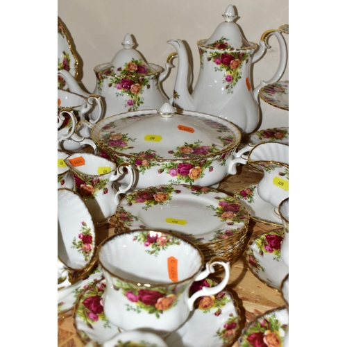 450 - ONE HUNDRED AND FORTY THREE PIECES OF ROYAL ALBERT OLD COUNTRY ROSES TEA/DINNERWARES, comprising tea... 