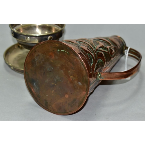 470 - AN EARLY 20TH CENTURY ARTS AND CRAFTS TWIN HANDLED COPPER VASE, of conical form with hand hammered a... 