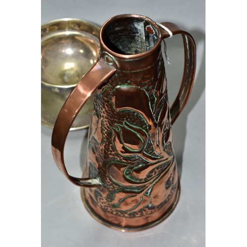 470 - AN EARLY 20TH CENTURY ARTS AND CRAFTS TWIN HANDLED COPPER VASE, of conical form with hand hammered a... 