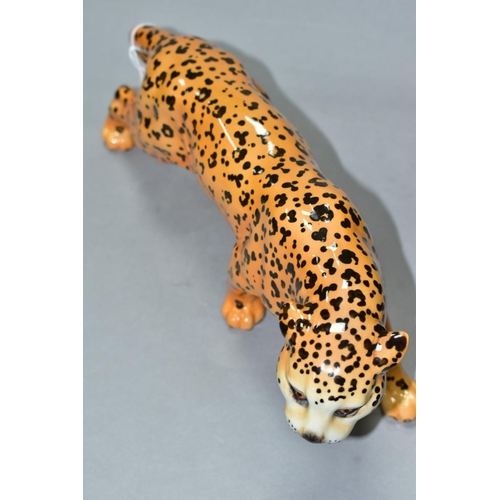 498 - A BESWICK LEOPARD, model 1082, approximate length 30cm, height 12cm (Condition Report:- good)