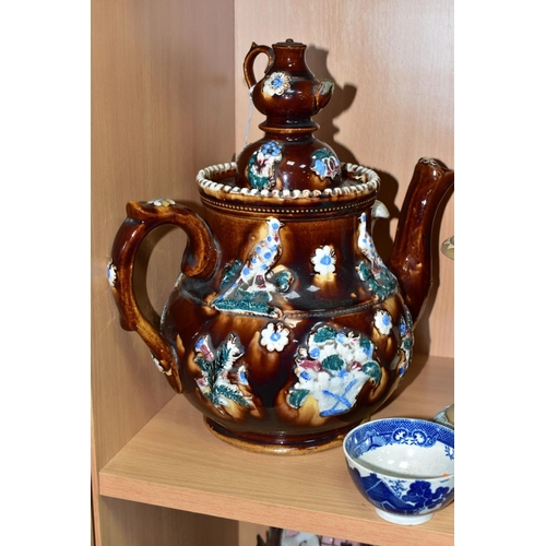 513 - A SMALL GROUP OF 18TH/19TH AND 20TH CENTURY CERAMICS, including a late 18th Century pearlware tea bo... 