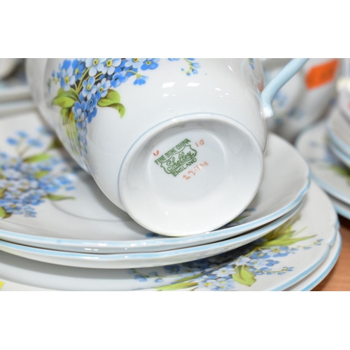 514 - TWENTY ONE PIECES OF SHELLEY FORGET-ME-NOT PATTERNED (2394) BONE CHINA TEAWARES, comprising milk jug... 