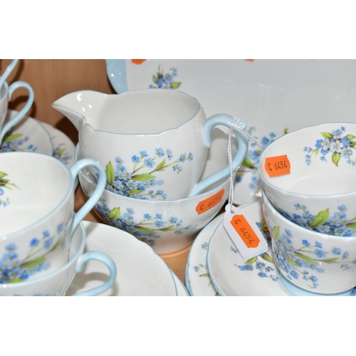 514 - TWENTY ONE PIECES OF SHELLEY FORGET-ME-NOT PATTERNED (2394) BONE CHINA TEAWARES, comprising milk jug... 