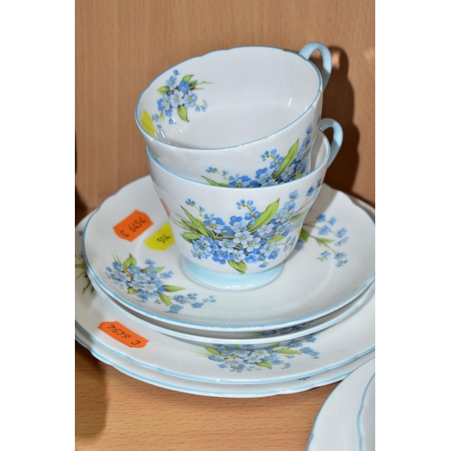 514 - TWENTY ONE PIECES OF SHELLEY FORGET-ME-NOT PATTERNED (2394) BONE CHINA TEAWARES, comprising milk jug... 