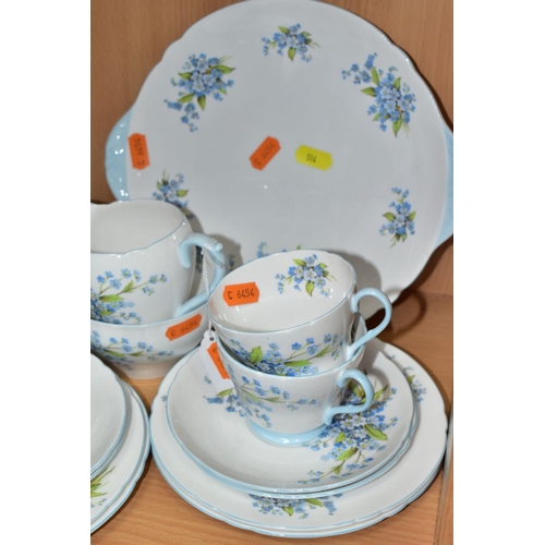 514 - TWENTY ONE PIECES OF SHELLEY FORGET-ME-NOT PATTERNED (2394) BONE CHINA TEAWARES, comprising milk jug... 