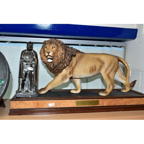 516 - THE FRANKLIN MINT 'MONARCH OF THE SERENGETI CERAMIC LION FIGURINE, TOGETHER WITH A BRONZED METAL TAB... 