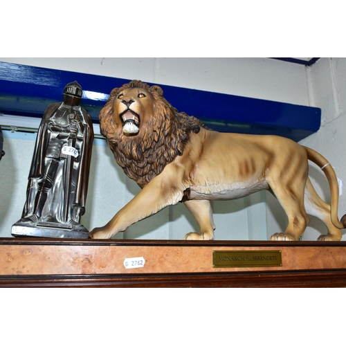 516 - THE FRANKLIN MINT 'MONARCH OF THE SERENGETI CERAMIC LION FIGURINE, TOGETHER WITH A BRONZED METAL TAB... 