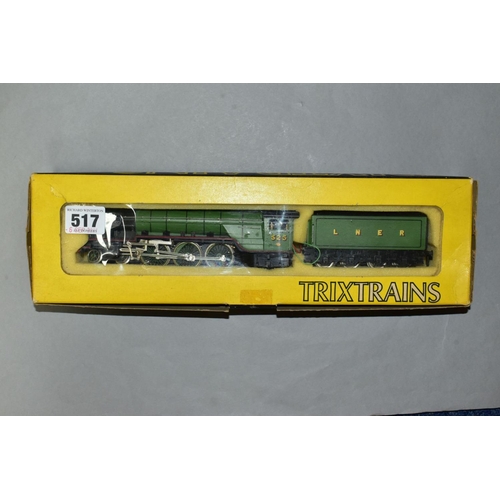 517 - A BOXED TRIX TRAINS 00 GAUGE CLASS A2 LOCOMOTIVE, 'A.H. PEPPERCORN' No. 525, L.N.E.R lined green liv... 