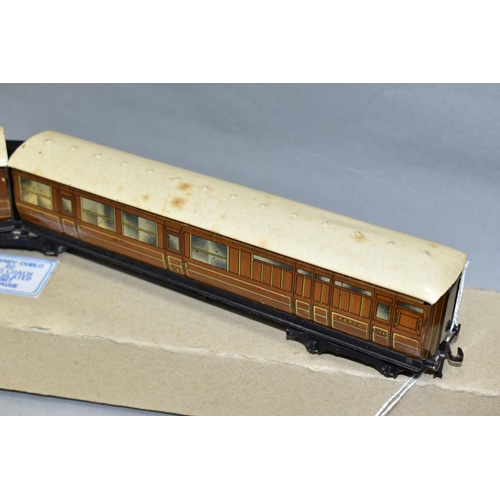 521 - A BOXED HORNBY DUBLO PRE WAR L.N.E.R. GRESLEY ARTICULATED COACH, all 3rd No 45401 and 3rd/Brake No 4... 