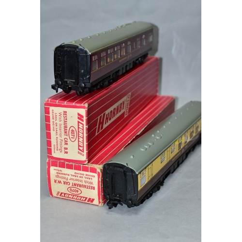 522 - TWO BOXED HORNBY DUBLO B.R. MK1 RESTAURANT CARS, No E1939, B.R maroon livery (4071) and W1910, B.R b... 