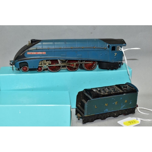 523 - A BOXED HORNBY DUBLO A4 CLASS LOCOMOTIVE, 'Sir Nigel Gresley' No 7, L.N.E.R blue livery (EDL1), appe... 