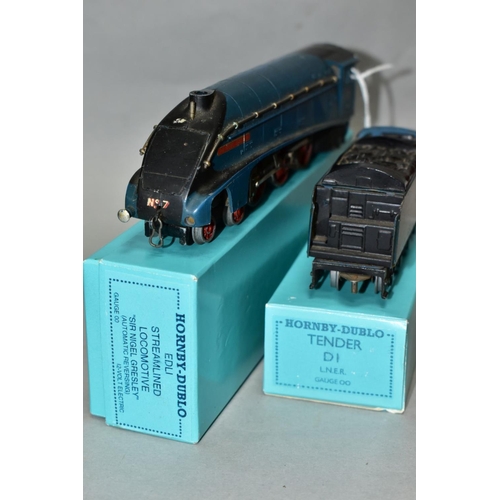 523 - A BOXED HORNBY DUBLO A4 CLASS LOCOMOTIVE, 'Sir Nigel Gresley' No 7, L.N.E.R blue livery (EDL1), appe... 