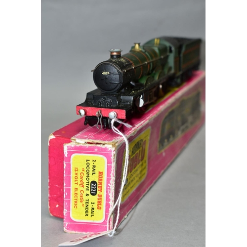 525 - A BOXED HORNBY DUBLO CASTLE CLASS LOCOMOTIVE, 'Cardiff Castle' No. 4075, B.R. Lined green livery (22... 