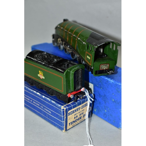 528 - A BOXED HORNBY DUBLO A4 CLASS LOCOMOTIVE, 'Silver King', No. 60016, B.R. Gloss green livery (EDL11),... 