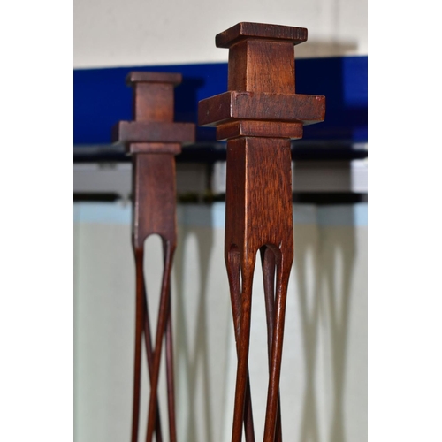 540 - A PAIR OF 20TH CENTURY MAHOGANY AND STAINED CANDLESTICKS, square holder above four slender twisted o... 