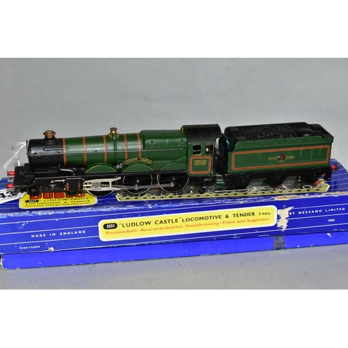 543 - A BOXED HORNBY DUBLO CASTLE CLASS LOCOMOTIVE, 'Ludlow Castle' No. 5002, B.R. lined green livery (322... 