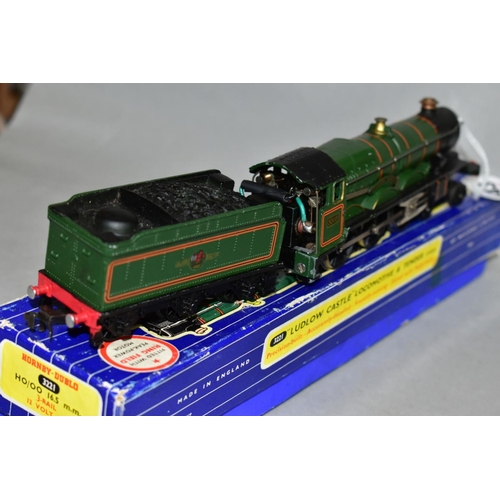 543 - A BOXED HORNBY DUBLO CASTLE CLASS LOCOMOTIVE, 'Ludlow Castle' No. 5002, B.R. lined green livery (322... 