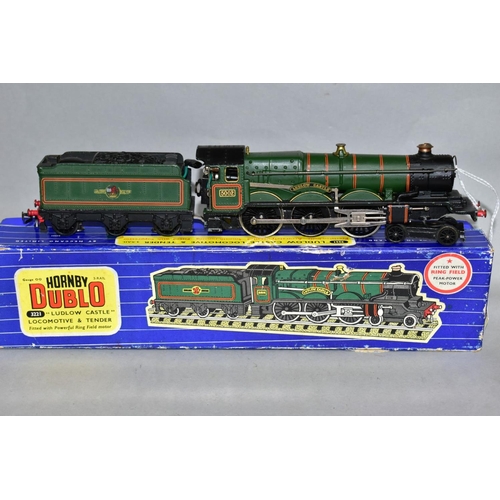 543 - A BOXED HORNBY DUBLO CASTLE CLASS LOCOMOTIVE, 'Ludlow Castle' No. 5002, B.R. lined green livery (322... 