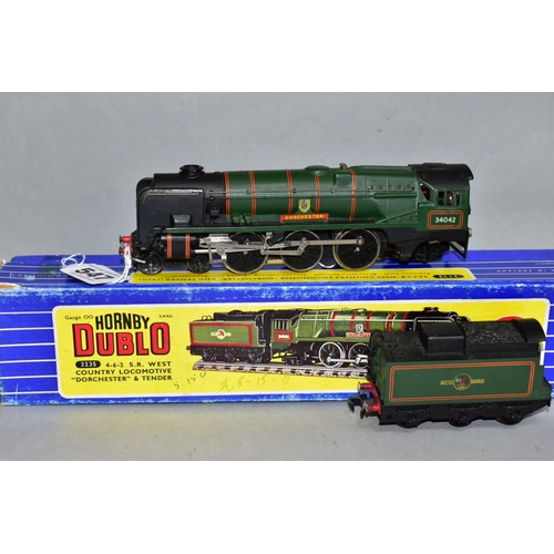 547 - A BOXED HORNBY DUBLO REBUILT WEST COUNTRY CLASS LOCOMOTIVE, 'Dorchester' No.34042, B.R. lined green ... 