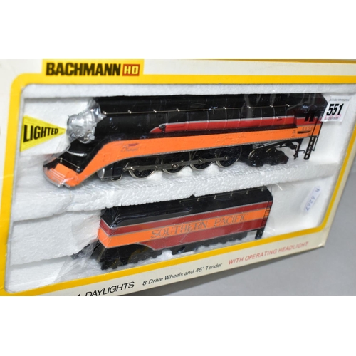 551 - A BOXED BACHMANN HO GAUGE 4-8-4 DAYLIGHT LOCOMOTIVE AND TENDER, No.4454, Southern Pacific orange, re... 