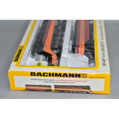 551 - A BOXED BACHMANN HO GAUGE 4-8-4 DAYLIGHT LOCOMOTIVE AND TENDER, No.4454, Southern Pacific orange, re... 